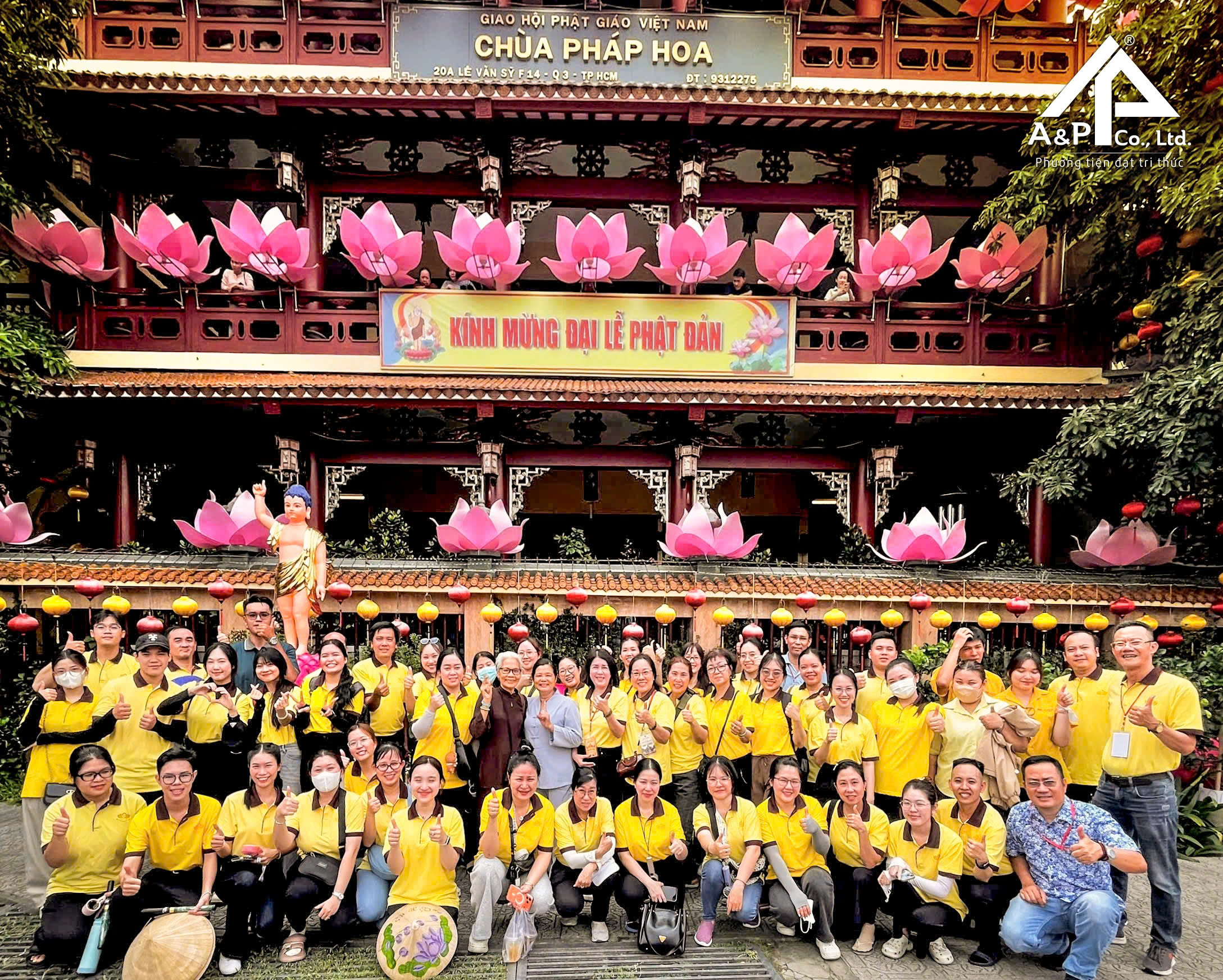 Lễ Hội Hoa Đăng Kính Mừng Phật Đản: Hành Trình Thiện Nguyện Của Văn Phòng Phẩm Anh Phước